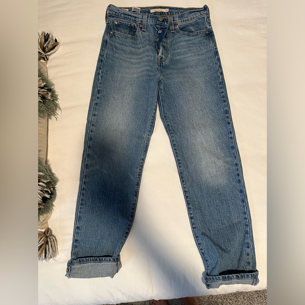Levi’s wedgie straight leg Jean worn once size 26